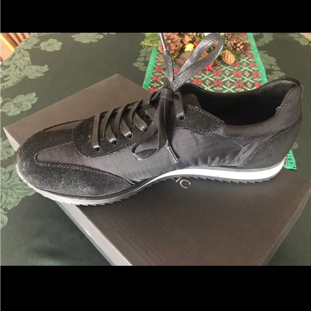 Banana Republic Men’s 8 Women’s 9.5 Thane Leather Suede Nylon Lace Sneaker Black